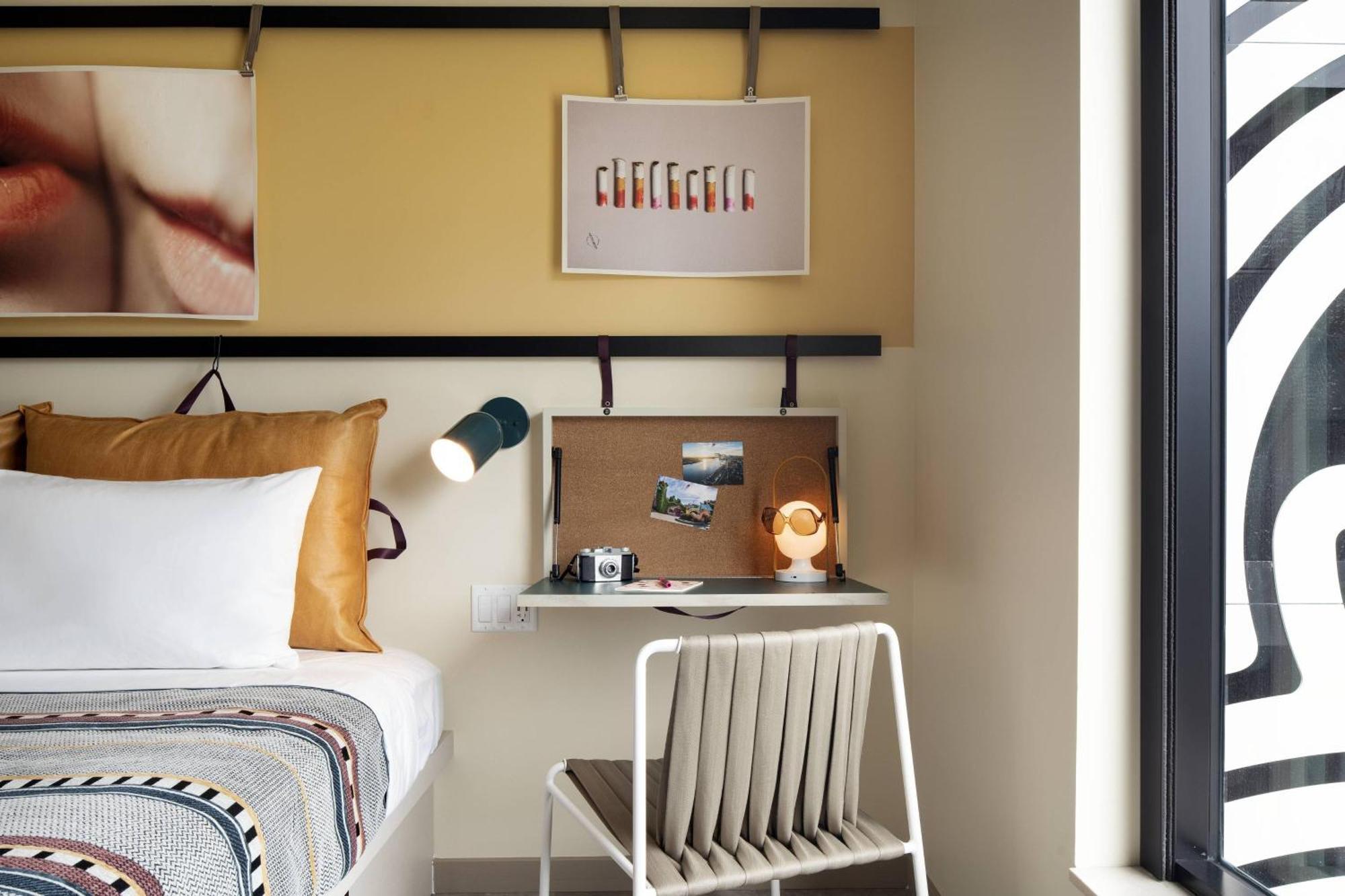 Moxy Uptown 2*