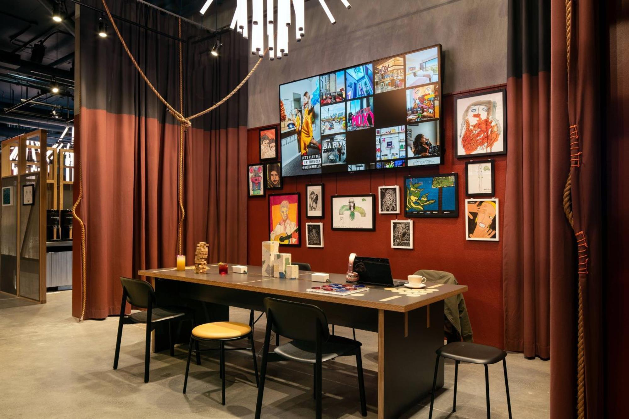 Moxy Uptown 2*