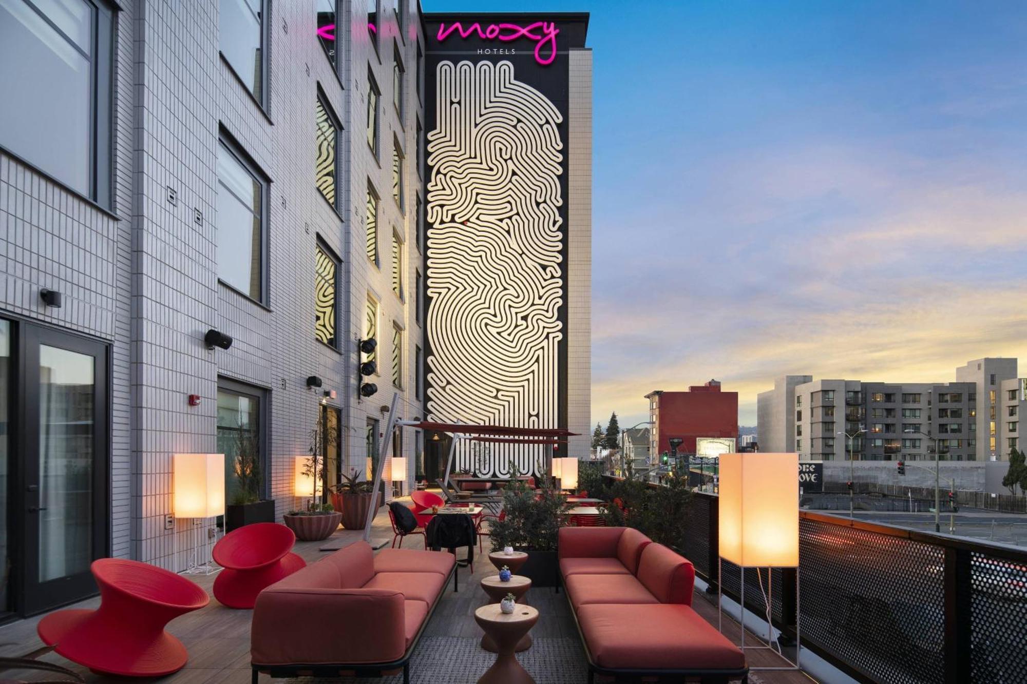 Moxy Uptown Hotel 2*